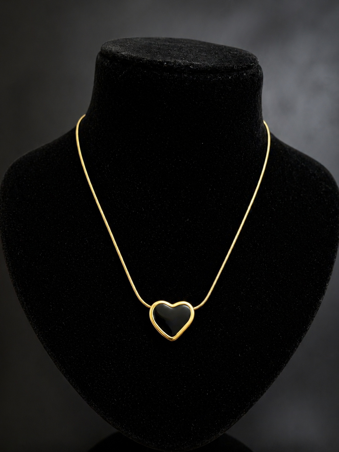 Gold Black Heart Pendant Necklace – Minimalist Elegant Love Necklace for Women