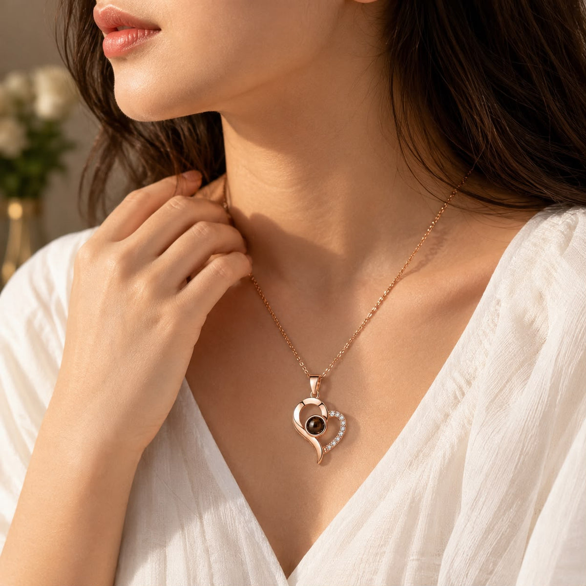 Aura Eternal Love Projection Necklace – 100 Languages “I Love You” Heart Pendant Necklace in Rose Gold